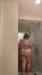 445340930_ok-so-this-show-glass-window-is-way-small-right-or-am-i_0.mp4