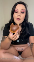 42171443_come-eat-breakfast-in-bed-with-me_6.m4v