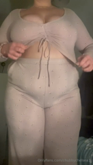 940964073_trying-in-new-pajamas-these-are-cute-af_0.mp4