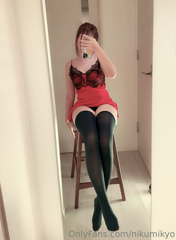 621266149_look-more-of-my-legs_0.m4v