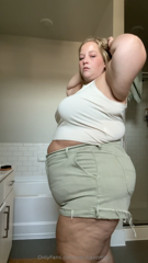 1317976656_i-walk-into-the-bathroom-to-check-myself-out-in-the-mirror_0.mp4