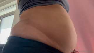 636008135_how-long-until-these-new-stretch-marks-on-my-hips-reach-my-g_0.mp4