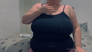 305069941_got-so-messy-filming-this-wish-someone-could-help-lick-it-o_0.m4v