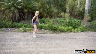 stranded-kali-roses-gets-helped-by-bbc_2160p.mp4