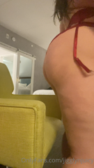 279240557_holy-fuck-my-fat-ass-just-broke-the-hotel-chair_0.m4v