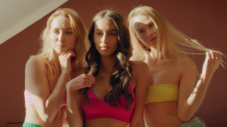 sensuallove.22.10.14.kelly.collins.nancy.a.and.vanessa.alessia.die.another.day.1080p.mp4
