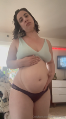 1274354963_i-feel-like-i-have-a-normal-diet-just-a-little-bit-extra-s_0.mp4