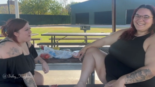 Baby_Kaykez69_-_SofieeSoles_feeds_Kaykez_fruit_w_double_wide_feet_(id_6047977).mp4