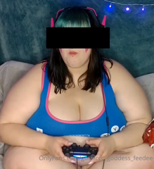 175701290_fat-gamer-goddess-can-t-stop-eating-doritos-while-raging_0.mp4