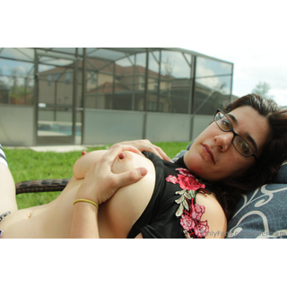 killercram_A_photoset_of_@vickiveronaxxx_showing_off_her_natural_tits_in_her_Private_Backyard_4376328317.jpeg