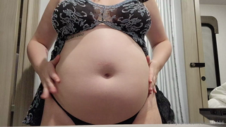 1552784203_just-loving-my-belly-after-a-long-day_1.mp4