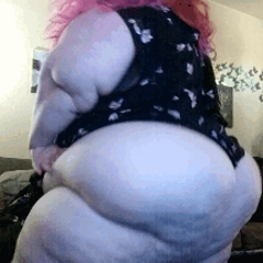 1430694_the-giant-heart-jiggling_0.gif