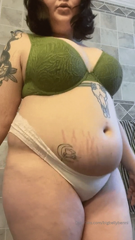 451178423_i-love-smooshing-my-jiggly-belly-into-my-fiances-face-somet_4.mp4