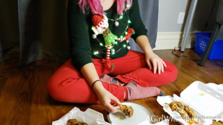 245753446_finger-licking-good-chicken-wing-stuffing-it-had-beeen-way_0.m4v