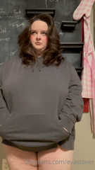 500319408_a-lil-tummy-for-you-guys_0.m4v