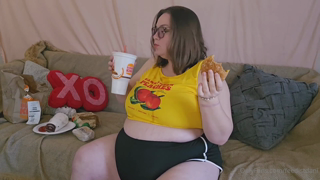 1534389018_dani-s-been-having-a-massive-craving-for-bk-and-today-she-s_0.mp4