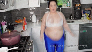 1101836157_fat-stepsister-fails-workout-your-fat-stepsister-just-got-ba_2.mp4