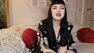 1078660991_you-re-spending-a-fun-evening-of-drinking-and-partying-with_0.mp4