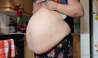 97759334_i-m-back-with-stuffing-my-big-belly_0.m4v