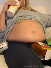 714324780_who-would-like-me-to-eat-more_0.mp4