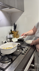1490599535_my-belly-is-always-in-the-way_0.mp4