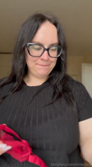 1740043730_which-one-do-we-wear-first-white-or-red_0.mp4