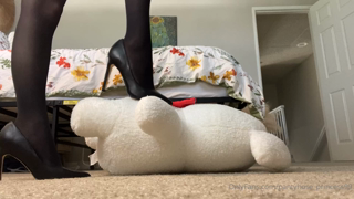 1984623194_thank-you-for-letting-me-use-my-heels_0.mp4