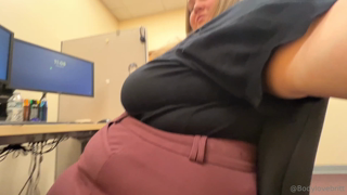 1677974964_dreaming-of-donuts-while-stuck-in-office_0.mp4
