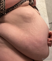 890164140_the-feeling-of-growing-fatter-has-gotten-so-addicting_1.mp4