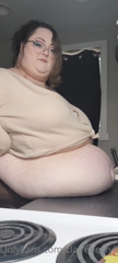669178313_i-haven-t-seen-my-belly-on-a-counter-in-a-bit_0.m4v