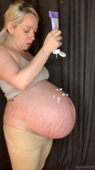 879750901_38-weeks-pregnant-belly-lotion-enjoy-this-video-of-me_0.m4v