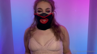 216807544_happy-mid-week-my-new-clip-old-clothes-try-on-scene-pha_0.mp4