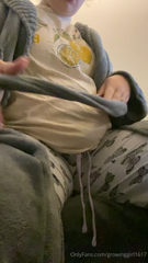 1389408691_this-work-from-home-girlie-is-shaking-her-belly-for-you_0.mp4