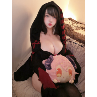 Hoodie_L2.png