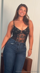 1135132866_imagine-what-it-would-look-like-without-the-jeans_0.mp4