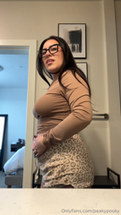 1492989029_peaky-pooky-finds-a-mysterious-candy-that-makes-her-blow-up_0.mp4
