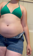 1118011999_the-way-my-belly-jiggles-when-i-walk_0.mp4