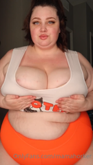 368903083_this-hooters-girl-outfit-is-beyond-tight-for-my-huge-tummy-a_0.m4v