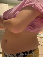 182029826_decided-to-turn-the-camera-on-when-i-was-eating-last-night_0.m4v