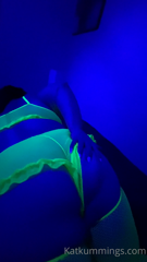 158435770_glow-in-the-dark_2.m4v