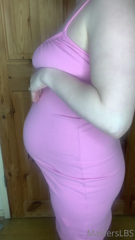 615362519_7weeks-measuring-my-pregnant-bump-is-getting-soo-much_0.m4v
