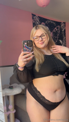 1827585215_be-honest-whats-your-opinion-of-my-glasses_2.mp4