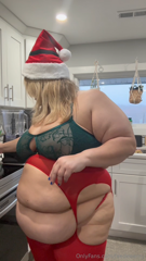 1428244984_santas-fat-elf-is-experimenting-with-making-milkshakes-i-c_0.mp4