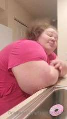 264381710_fatty-struggles-to-bring-in-groceries_0.m4v