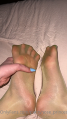 547880623_feet-focused_1.m4v
