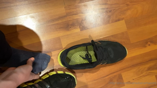 35922902_little-shoe-removal-video-after-a-long-hot-walk_0.m4v