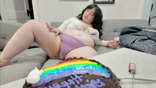 1708597196_its-my-birthday-feed-me-its-my-birthday-and-im-spoiling_2.mp4