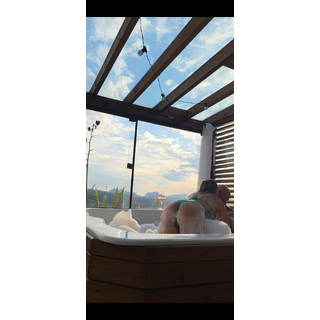 2025-04-29-SuhHWhotwife-45ba9544a5f0.jpg