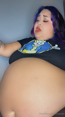 1129035834_mmm-i-love-feeling-my-belly-expand_0.mp4