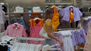 anna.ralphs-2022-07-10-2517491677-everybody-today-we-went-shopping.-bit-of-a-spoiler.mp4